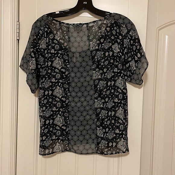 American Eagle Black Floral Blouse - Picture 5 of 5